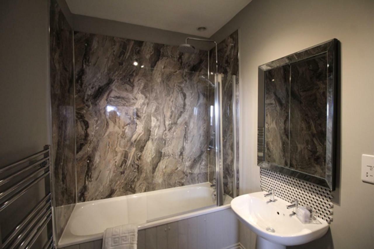 Bampton Townhouse Hotel Bagian luar foto